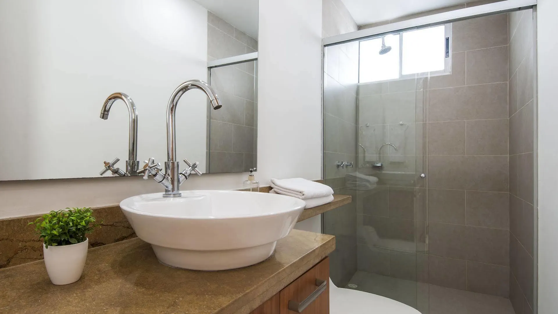 Travelers Orange Cartagena Aparthotel