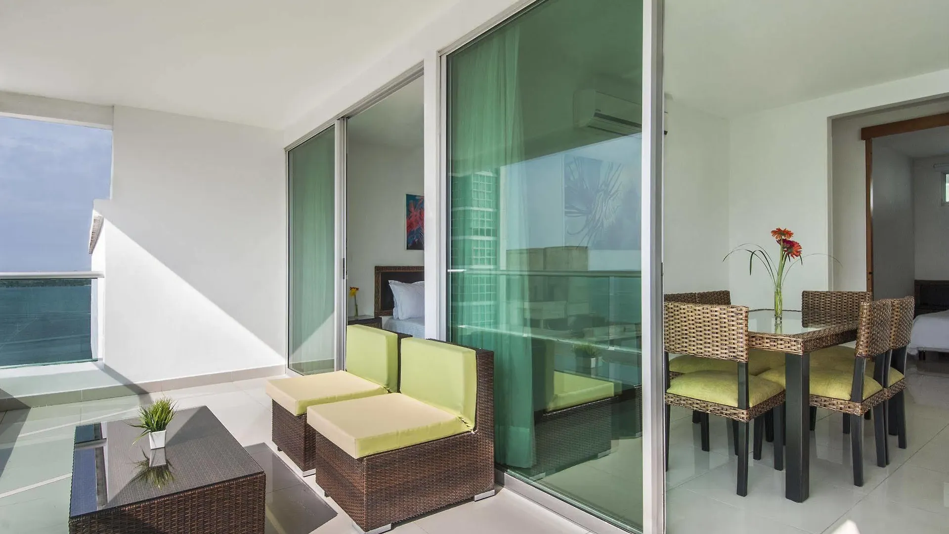 Travelers Orange Cartagena Aparthotel