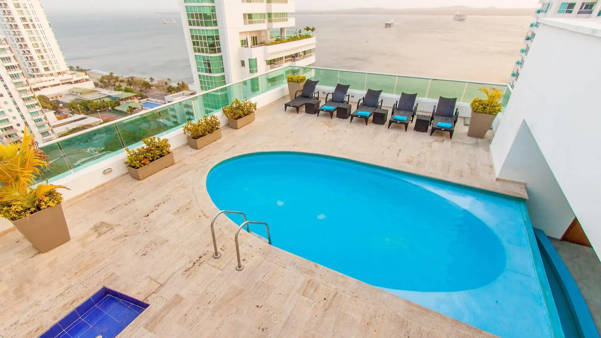 Travelers Orange Cartagena Aparthotel